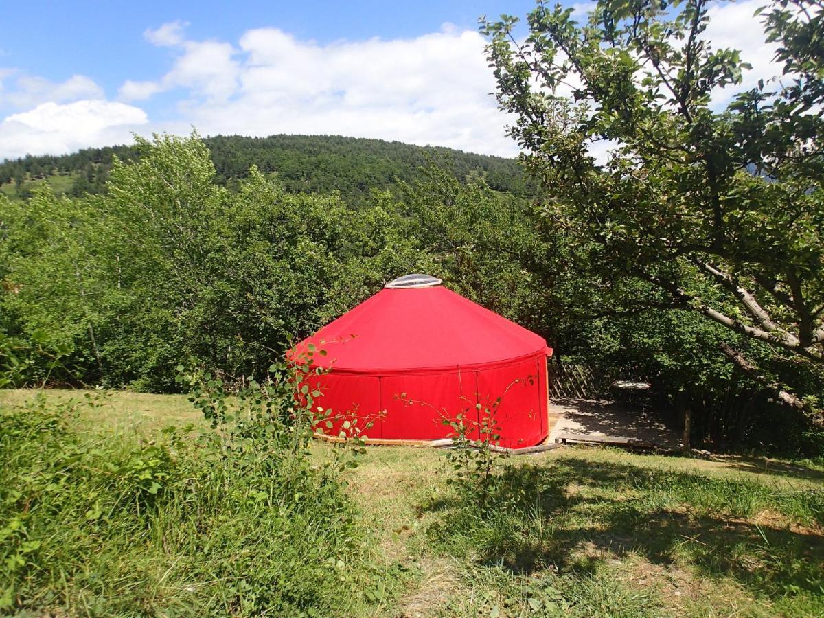 Eco-Hotel Et Yourtes Du Mercantour Guillaumes Kültér fotó